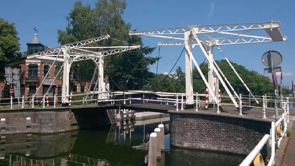 Benedenverdieping In Woonboot Met Tuinterras Utrecht Kültér fotó